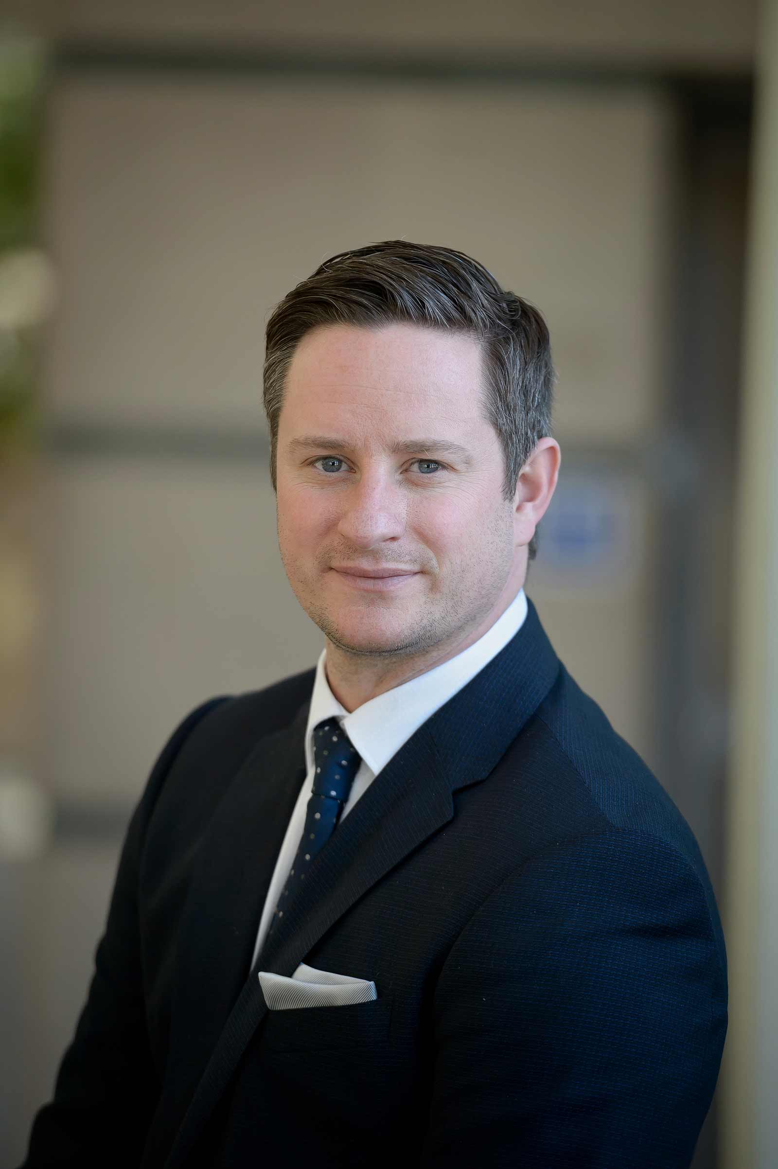Headshot of Derek MacLean mortgage broker